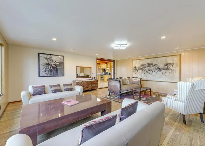 Vakantiehuis Spacious W/ Mountain Range View *