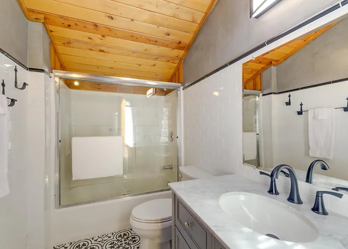 Spacious W/ Mountain Range View Vakantiehuis *