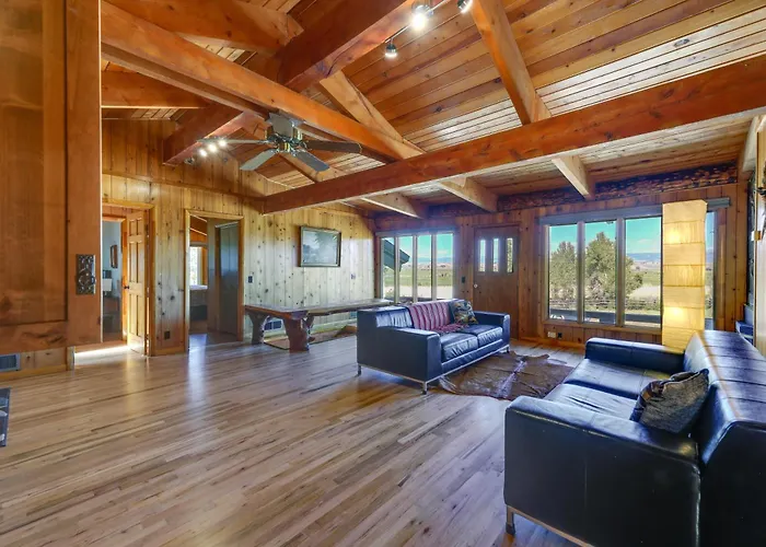 Spacious W/ Mountain Range View Vakantiehuis *