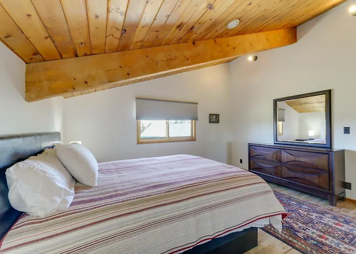 Vakantiehuis Spacious W/ Mountain Range View