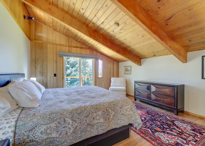 Spacious W/ Mountain Range View