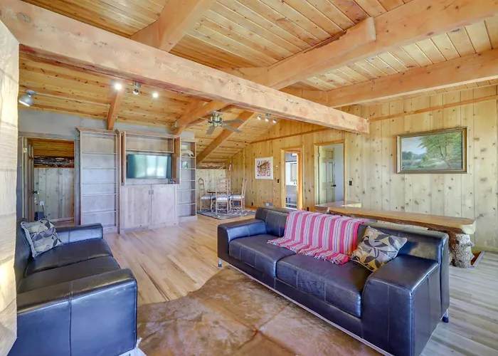 Spacious W/ Mountain Range View