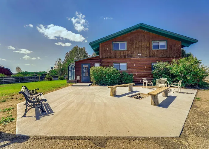 Vakantiehuis Spacious W/ Mountain Range View