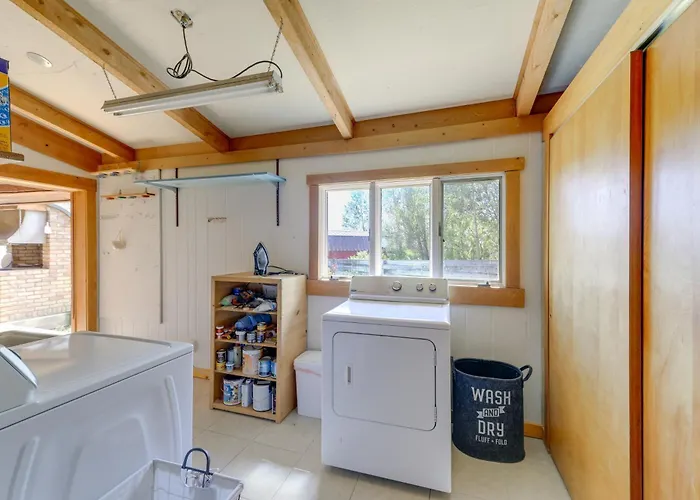 Spacious W/ Mountain Range View Vakantiehuis *