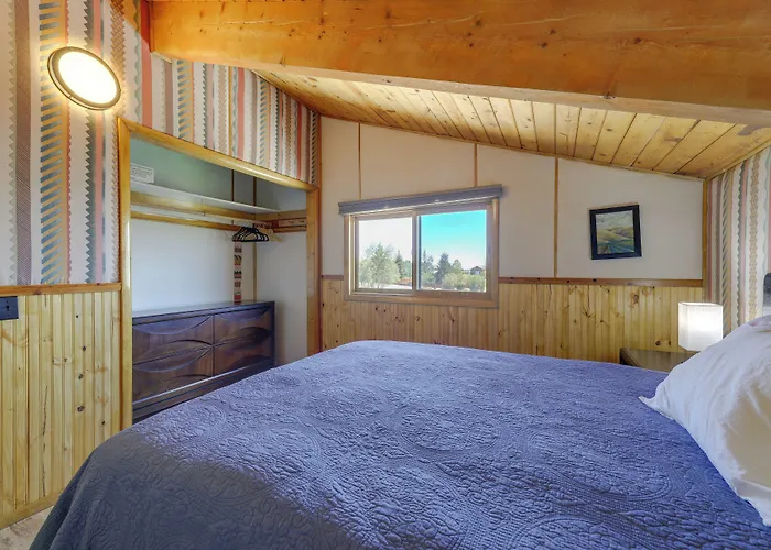 Spacious W/ Mountain Range View